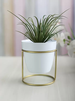 Nestique White oval metal desk planter with stand Plant Container Set (Metal)