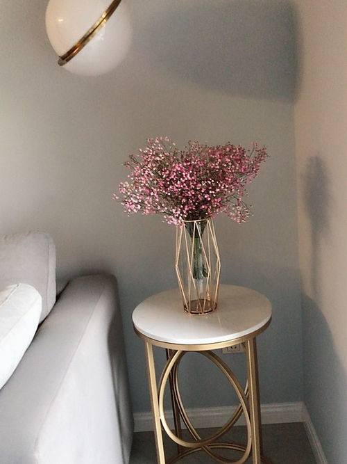 Nestique White Round End Table With Marble Top