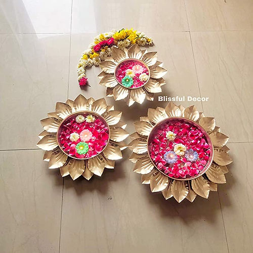 Nestique Cast Iron Round Flower Border Designer Decorative Lotus de Urli